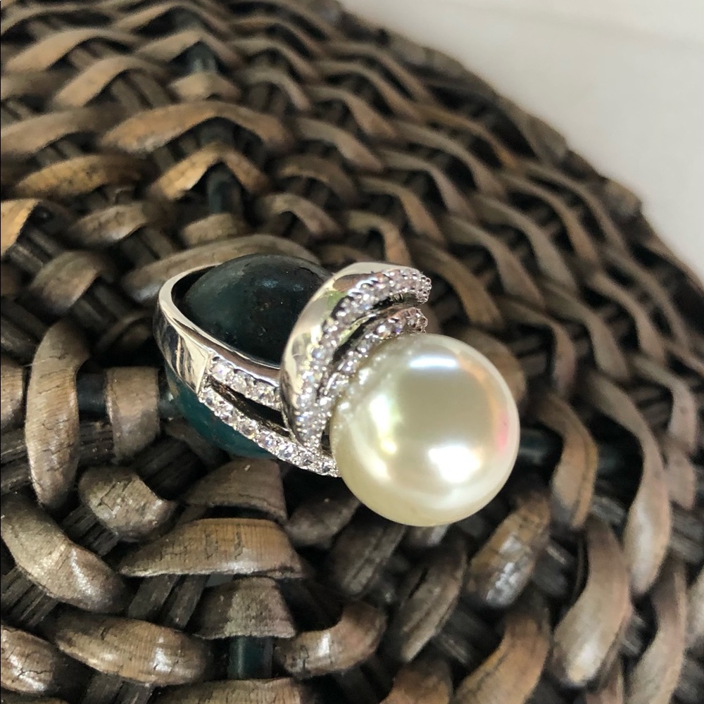Pearl Rhinestone Silver Tone Jewelry Set - Picture 4 of 13